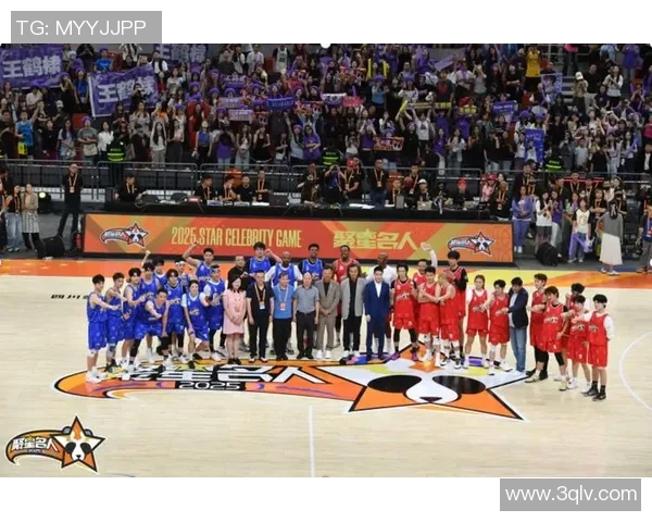 NBA球星跨界足球场 展现体育多元魅力与运动精神 NBA球星跨界足球场 展现体育多元魅力与运动精神