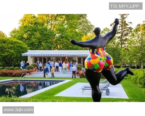 大型足球球星雕塑成为城市地标展现体育精神与文化魅力