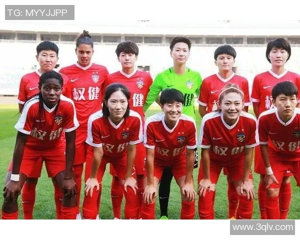 权健女足球星亮相赛场 展现超强实力与风采 赛后获赞无数