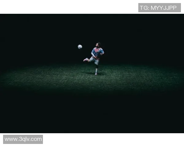 球星穿搭新风潮 足球鞋无鞋带设计引领潮流风向